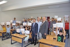 Kaymakamımız Sayın Hakan ALKAN Mehmetçik Ortaokulu ve Dayınlar İlköğretim Okulunda Yapılan Karne Dağıtım Törenlerine Katıldı.